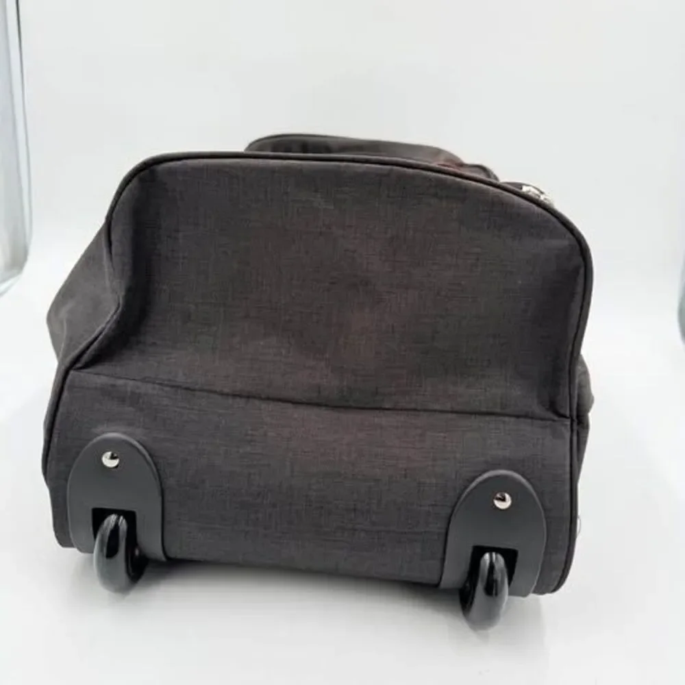 Rolling duffel bag